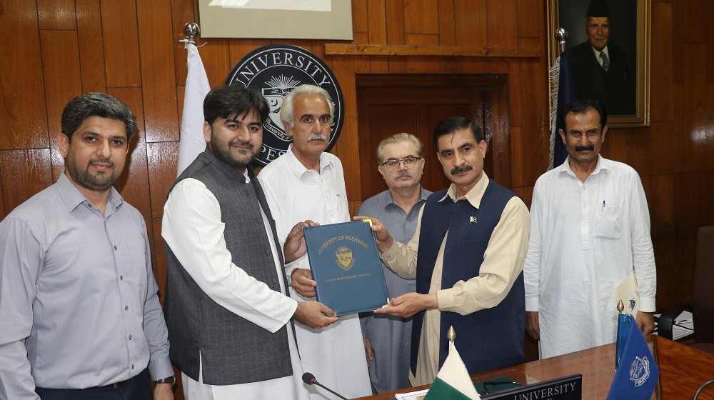 MoU inked between University of Peshawar and Peace Education Foundation, Islamabad. Vice Chancellor Prof Dr Muhammad Idrees exchanges MoU document