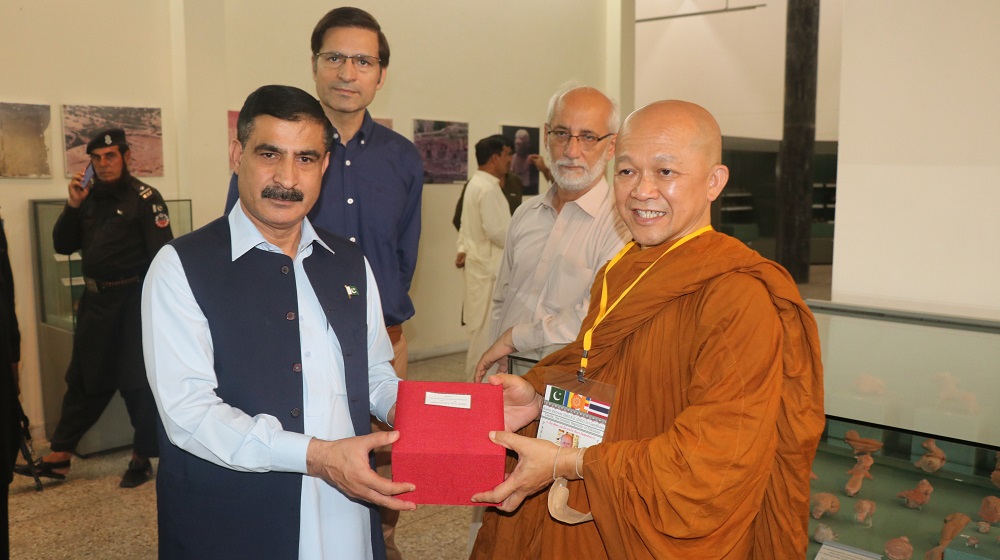 A renowned Buddhist Monk of Thailand Arayawangso presents a souvenir to the Vice Chancellor Prof Dr Muhammad Idrees at Sir Sabizada Abdul Qayyum (SSAQ) Museum, University of Peshawar.