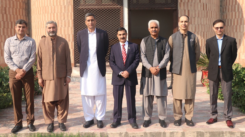Dean Prof. Dr. Johar Ali and faculty members pose for a group photo with the Vice Chancellor Prof Dr Muhammad Idrees and renowned scholar and analyst Brigadier Tahir Mahmood (Retd) after talk on the Topic of 