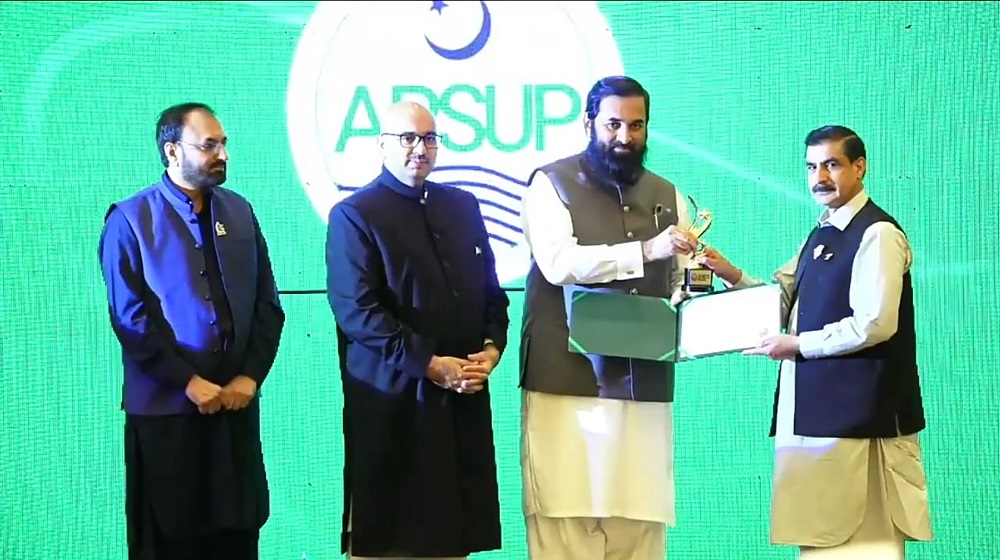 Vice Chancellor Prof Dr Muhammad Idrees receives Academic Excellence Award 2022 from the Governor of Punjab Muhammad Baligh Ur Rehman in a ceremony organized by the Association of Private Sector Universities of Pakistan (APSUP) at PC Hotel Lahore.